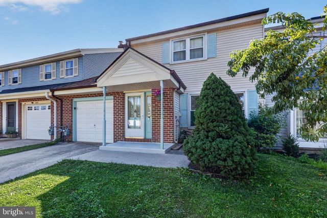 325 CARLETON LN, Mount Laurel, NJ 08054