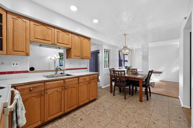 325 CARLETON LN, Mount Laurel, NJ 08054