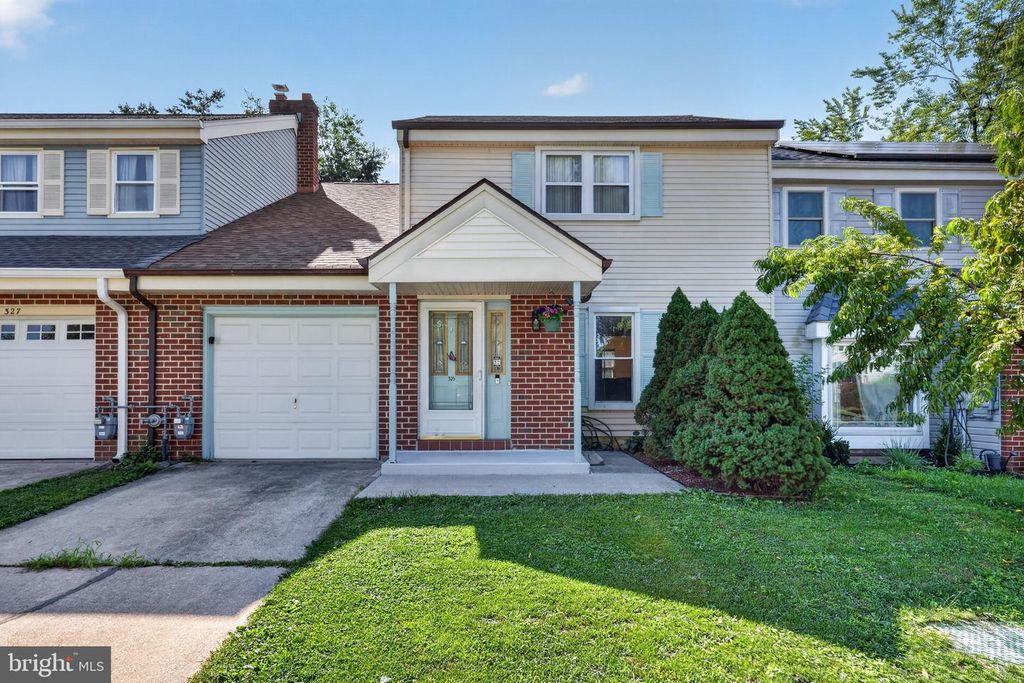 325 CARLETON LN, Mount Laurel, NJ 08054