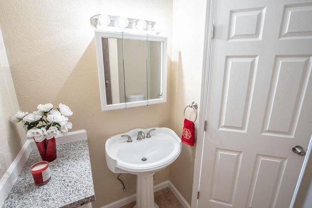 4555-B Paradise Ln, Auburn, CA 95602