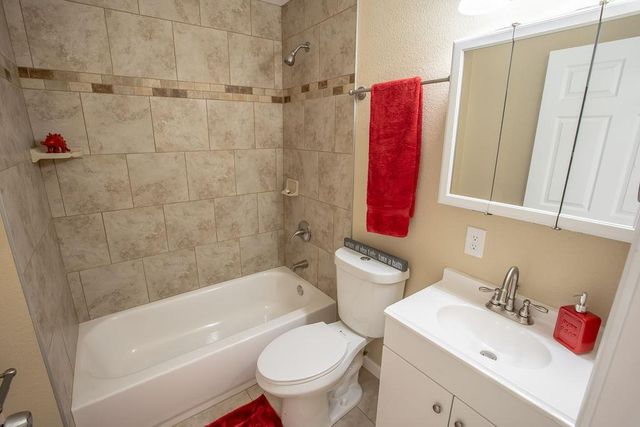 4555-B Paradise Ln, Auburn, CA 95602