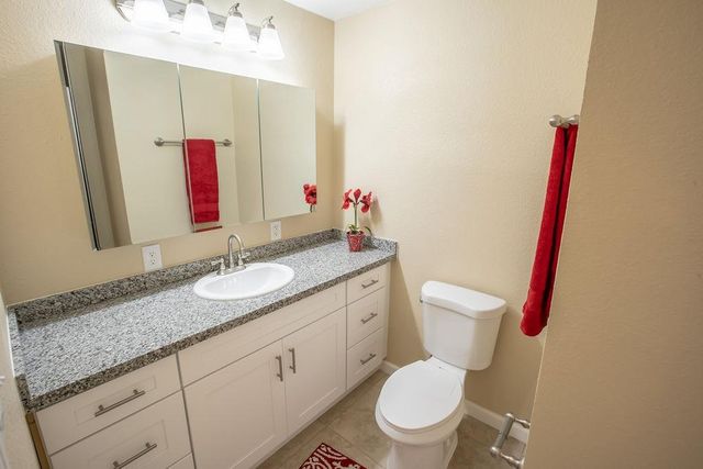 4555-B Paradise Ln, Auburn, CA 95602