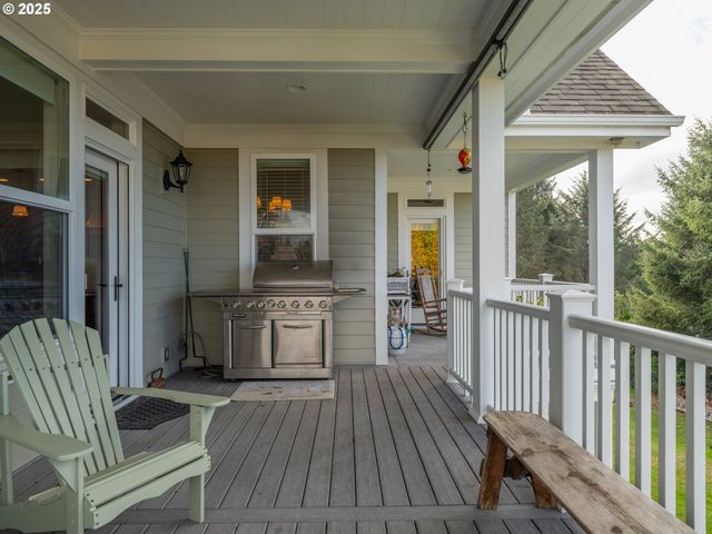 360 HILLTOP Dr, Seaside, OR 97138