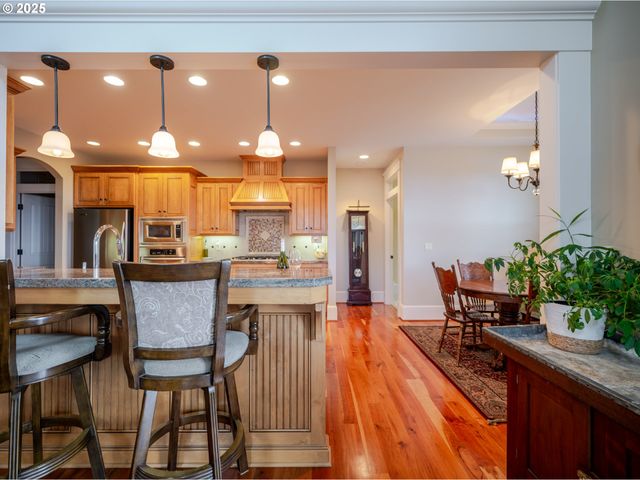 360 HILLTOP Dr, Seaside, OR 97138