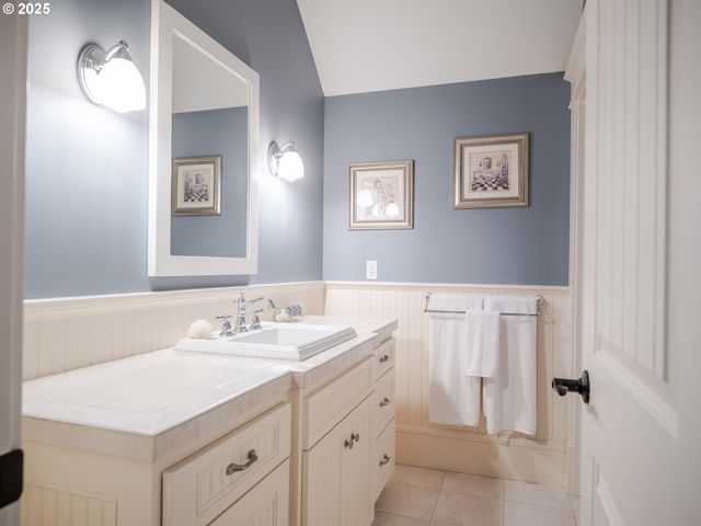 360 HILLTOP Dr, Seaside, OR 97138