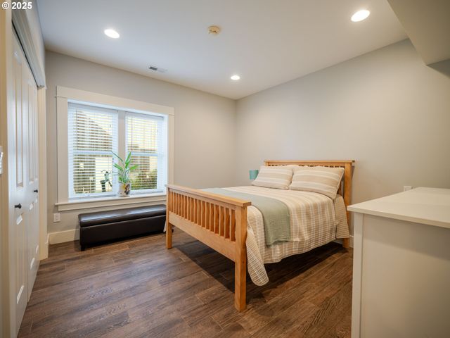 360 HILLTOP Dr, Seaside, OR 97138