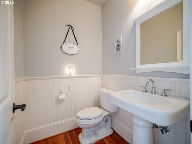 360 HILLTOP Dr, Seaside, OR 97138