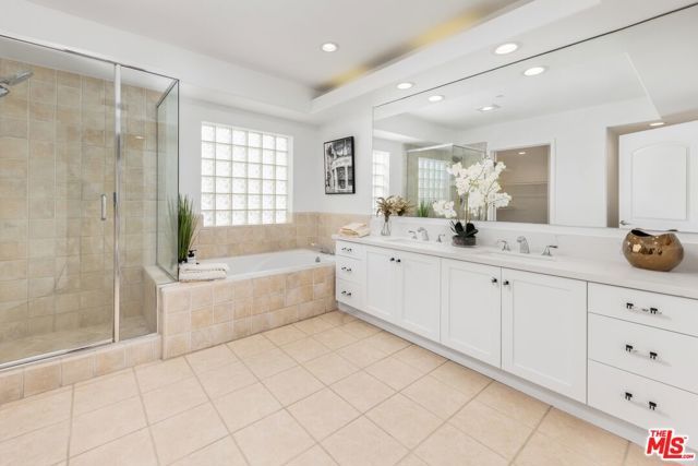 11766 W Sunset Boulevard 302, Los Angeles, CA 90049