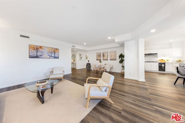 11766 W Sunset Boulevard 302, Los Angeles, CA 90049