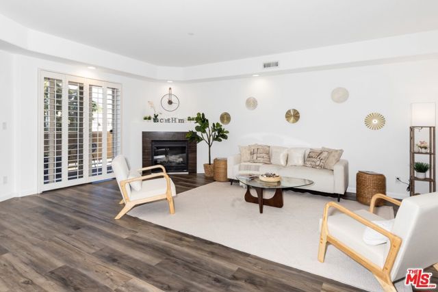 11766 W Sunset Boulevard 302, Los Angeles, CA 90049