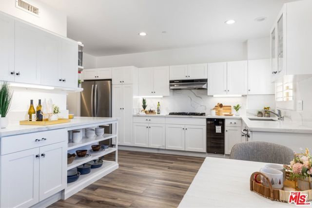 11766 W Sunset Boulevard 302, Los Angeles, CA 90049