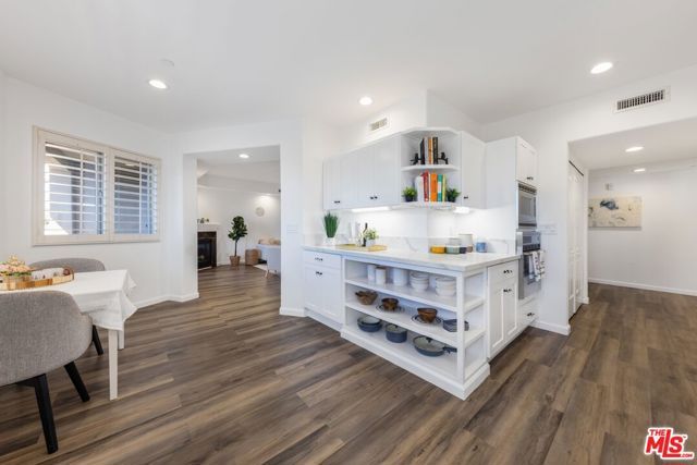 11766 W Sunset Boulevard 302, Los Angeles, CA 90049