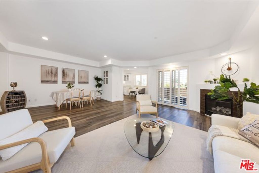 11766 W Sunset Boulevard 302, Los Angeles, CA 90049