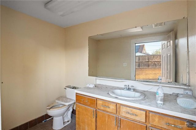 1421 S 10th Avenue, Edinburg, TX 78539