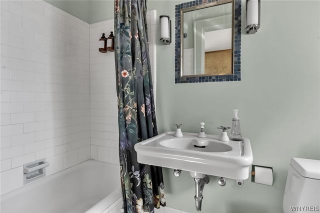 21 Mayfair Lane, Buffalo, NY 14201