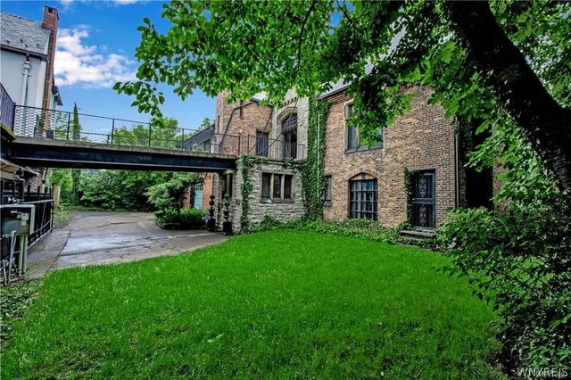 21 Mayfair Lane, Buffalo, NY 14201