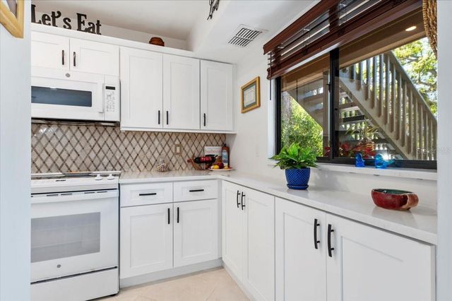 1708 GLENHOUSE DRIVE 313, Sarasota, FL 34231