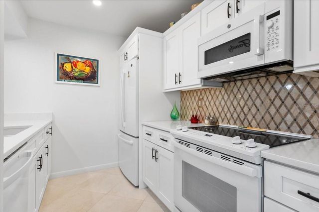 1708 GLENHOUSE DRIVE 313, Sarasota, FL 34231