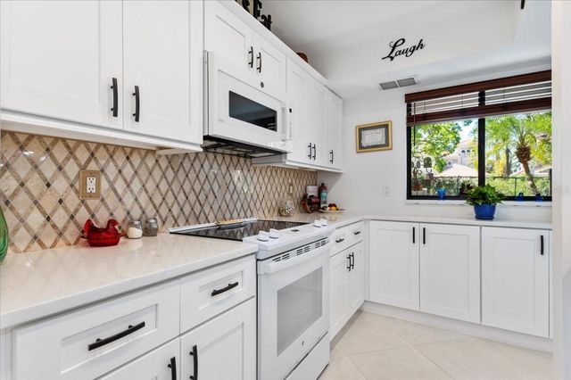 1708 GLENHOUSE DRIVE 313, Sarasota, FL 34231