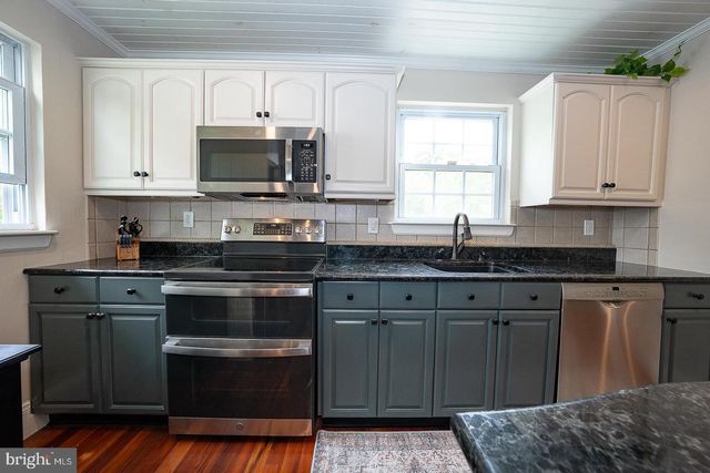 3 IROQUOIS DR, Royersford, PA 19468