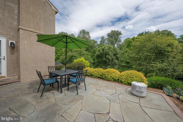 3 IROQUOIS DR, Royersford, PA 19468
