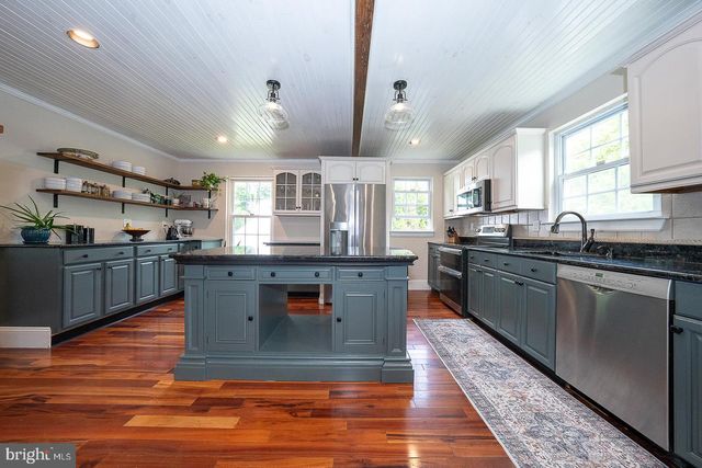 3 IROQUOIS DR, Royersford, PA 19468