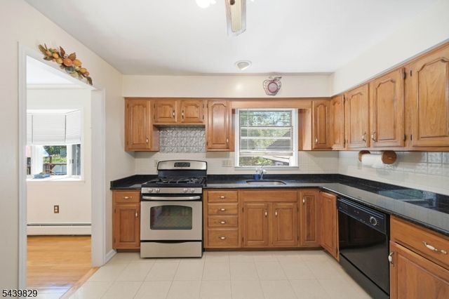 16 Arnold Dr, Parsippany-troy Hills Twp., NJ 07054
