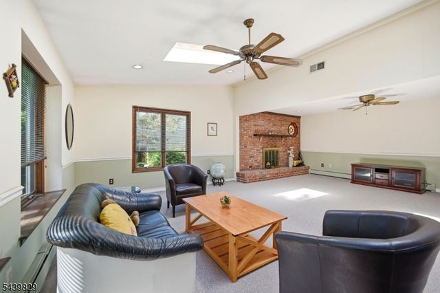 16 Arnold Dr, Parsippany-troy Hills Twp., NJ 07054