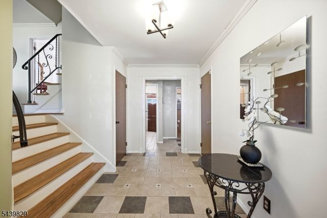 16 Arnold Dr, Parsippany-troy Hills Twp., NJ 07054