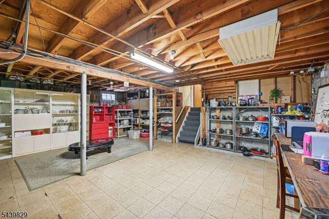 16 Arnold Dr, Parsippany-troy Hills Twp., NJ 07054