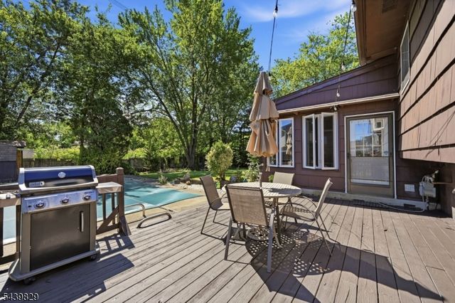 16 Arnold Dr, Parsippany-troy Hills Twp., NJ 07054