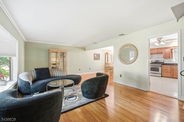 16 Arnold Dr, Parsippany-troy Hills Twp., NJ 07054