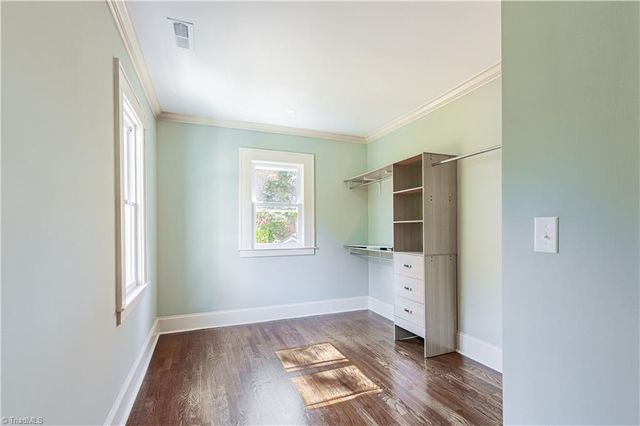 929 S Hawthorne Road, Winston-salem, NC 27103