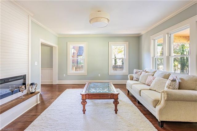 929 S Hawthorne Road, Winston-salem, NC 27103