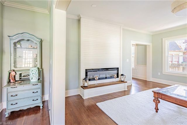 929 S Hawthorne Road, Winston-salem, NC 27103