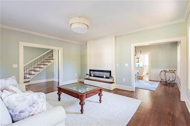 929 S Hawthorne Road, Winston-salem, NC 27103