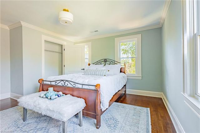 929 S Hawthorne Road, Winston-salem, NC 27103