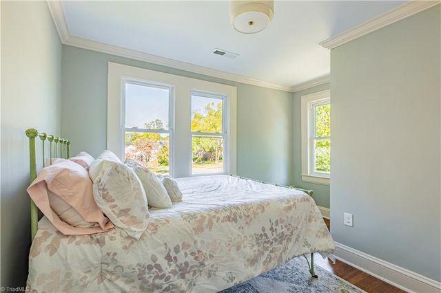 929 S Hawthorne Road, Winston-salem, NC 27103