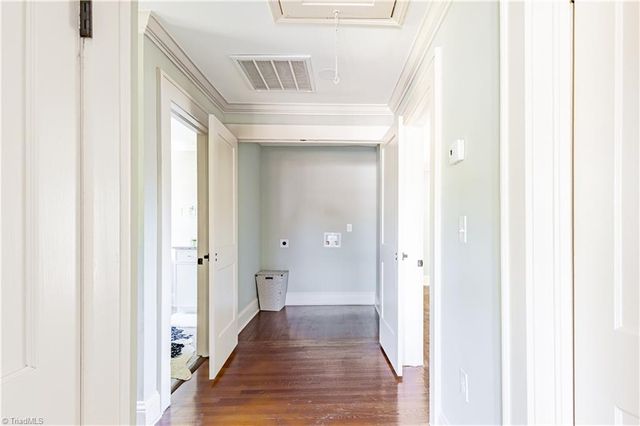 929 S Hawthorne Road, Winston-salem, NC 27103