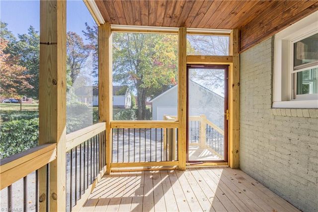 929 S Hawthorne Road, Winston-salem, NC 27103