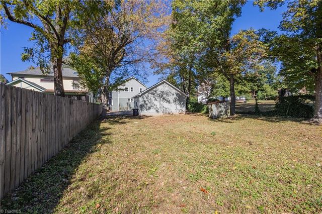 929 S Hawthorne Road, Winston-salem, NC 27103