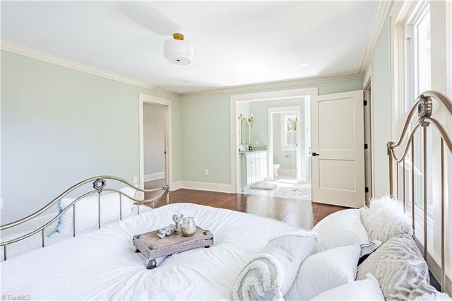 929 S Hawthorne Road, Winston-salem, NC 27103