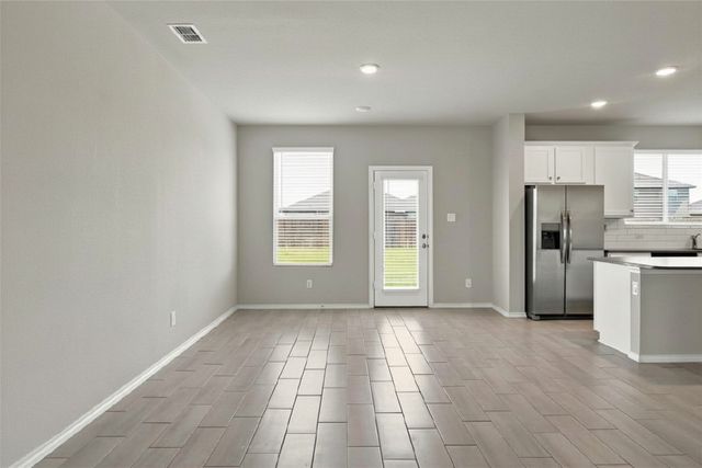944 Ravenwood Lane, Van Alstyne, TX 75495