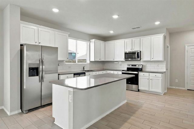 944 Ravenwood Lane, Van Alstyne, TX 75495