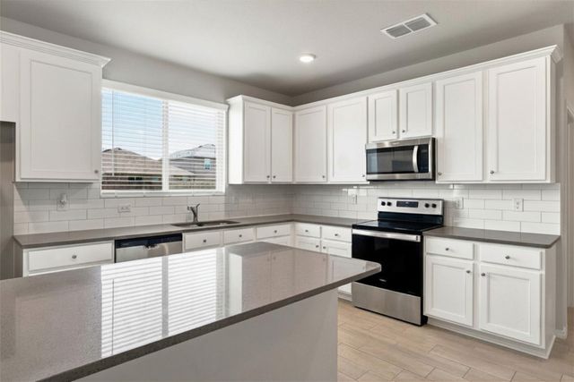 944 Ravenwood Lane, Van Alstyne, TX 75495