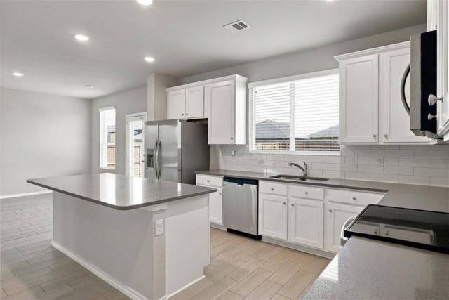 944 Ravenwood Lane, Van Alstyne, TX 75495