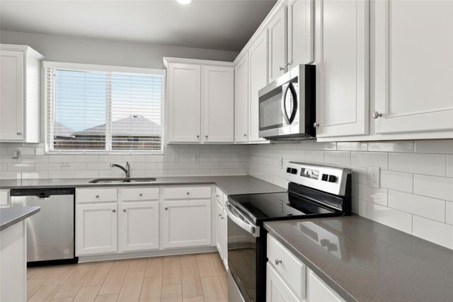 944 Ravenwood Lane, Van Alstyne, TX 75495
