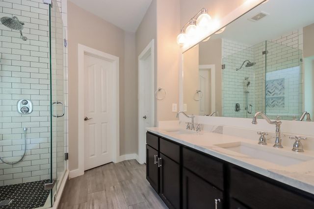 28923 Hidden Lake W, Magnolia, TX 77354