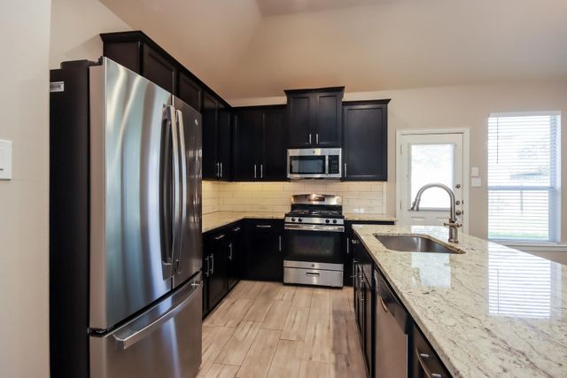 28923 Hidden Lake W, Magnolia, TX 77354