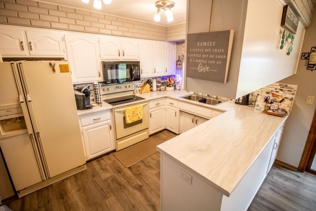 11621 Kimball Avenue, Waterloo, IA 50701